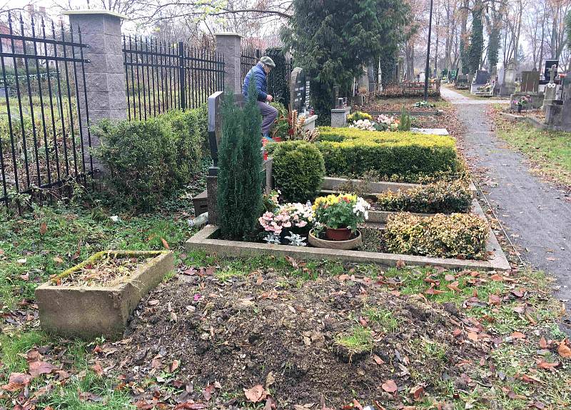 Místo smísení ostatků ze sociálních pohřbů na hřbitově v Zábřehu, 28. 11. 2022.