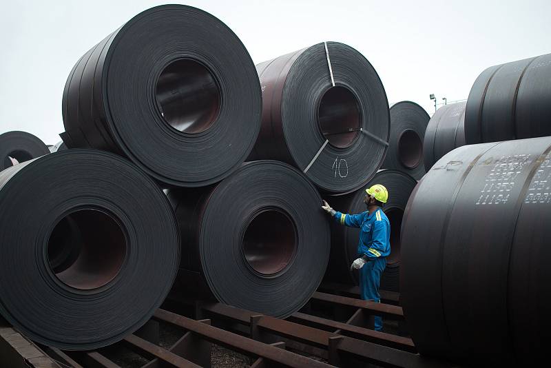 Podnik ArcelorMittal Ostrava, 19. října 2018 v Ostravě. Na snímku provoz Minihuť, ocelárna. Hotové role, svitky.