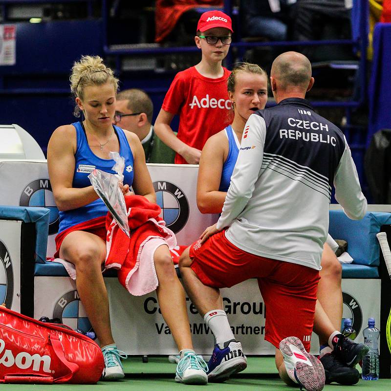 Utkání kvalifikace Fedcupového poháru Česká republika - Rumunsko, dvouhra, 10. února 2019 v Ostravě. Barbora Krejčíková a Kateřina Siniaková proti Irina-Camelia Beguová a Monica Niculescuová.