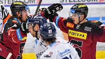 18. kolo hokejové extraligy: HC HC Vítkovice Ridera - HC Sparta Praha, 4. listopadu 2022 v Ostravě. (zleva) Erik Thorell ze Sparty a Gustaff Thorell ze Sparty.