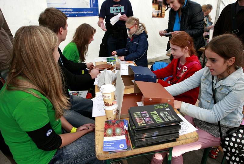 Studenti Ostravské univerzity ve středu obsadili Masarykovo náměstí v centru Ostravy.