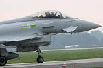 Britská stíhačka Eurofighter Typhoon při příletu na Dny NATO 2009 v Mošnově.