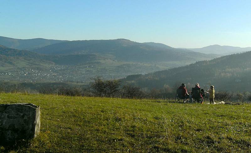 PŮLDRUHÉ hodiny autem po dálnici z Ostravy se naskýtá polská alternativa výletů do hor s výhledy i zajímavostmi.