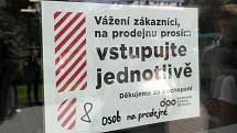 Začátek školního roku se v Ostravě nese ve znamení front na jízdenky a uznání studentských či žákovských slev.