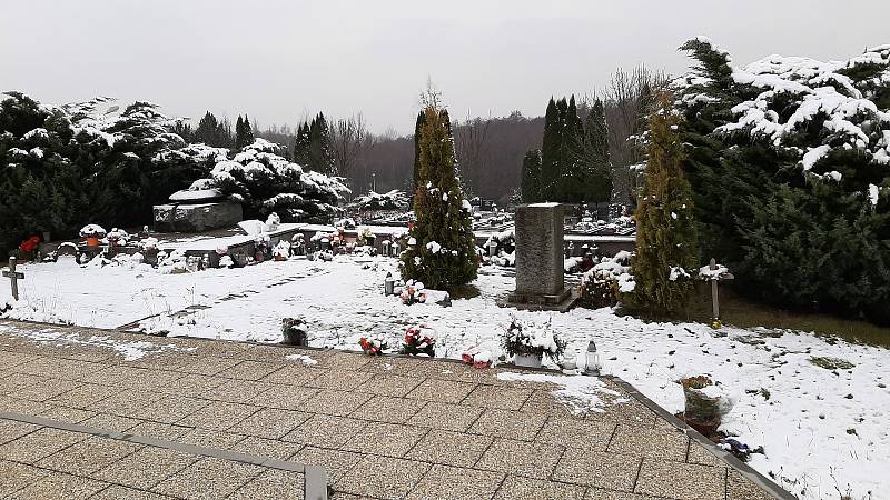 Na rozptylové loučce na Centrálním hřbitově v Karviné-Ráji je rozptýlen popel sériového vraha Ivana Roubala, který v roce 2015 zemřel v karvinské věznici.