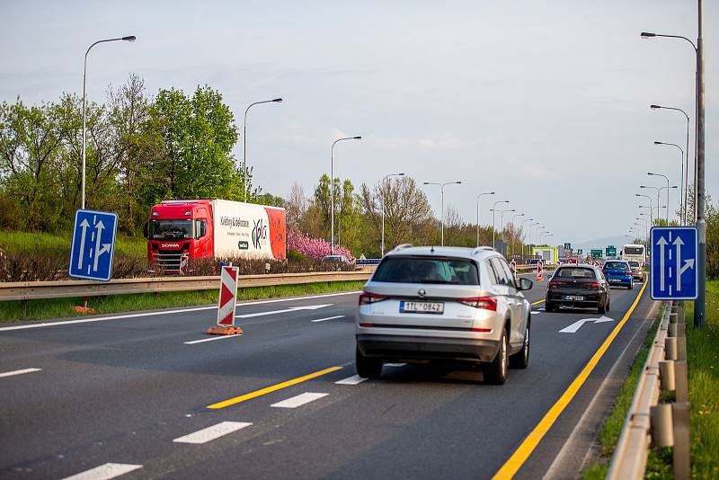 Příprava na rekonstrukci Místecké u Makra, 4. května 2022 v Ostravě. Pro motoristy může představovat komplikace.