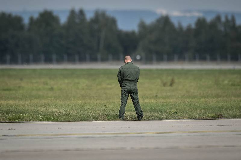 Přílet letadel na letiště Leoše Janáčka, kde se uskuteční Dny NATO, 13. září 2018.