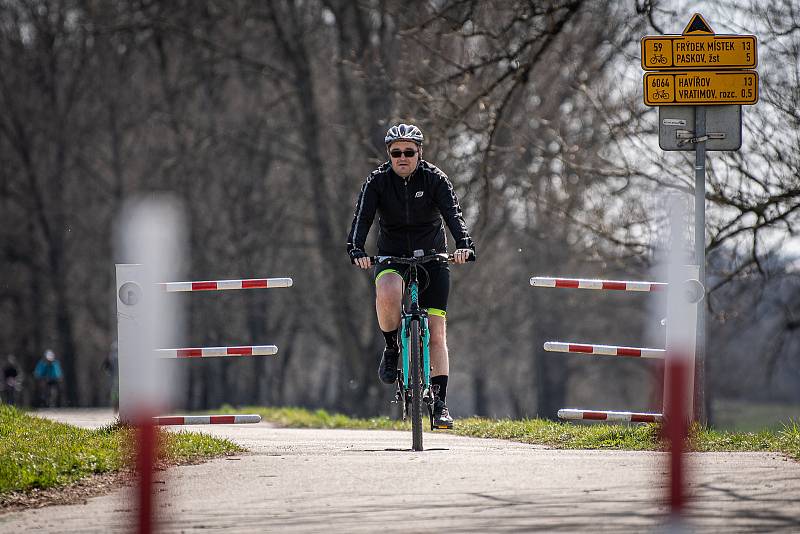 Cyklostezka okolo Ostravice, duben 2021 ve Vratimově.