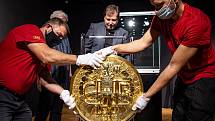 Do Ostravského muzea dorazila 130 kg mince z ryzího zlata s hodnotou 100 milionů korun, 30 září 2020 v Ostravě.