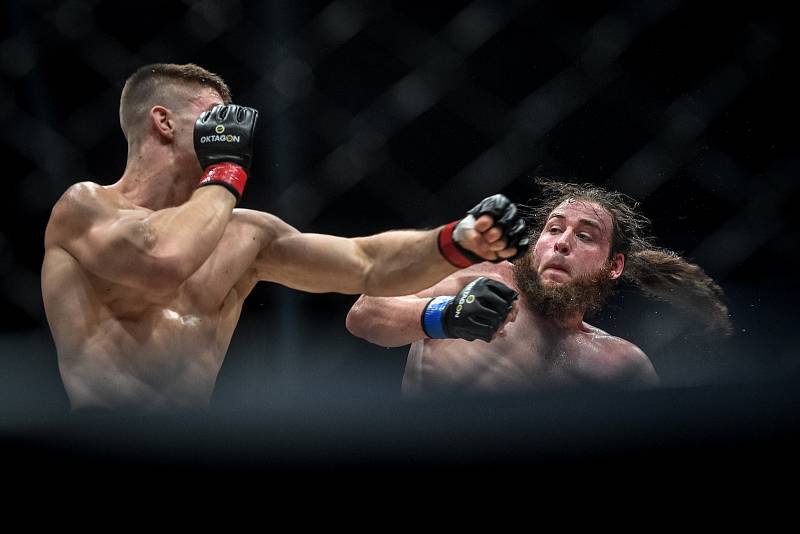 MMA Octagon 11 v Ostravar aréně, 16. března 2019 v Ostravě. Na snímku (v červeném) Miloš Petrášek proti Jeremy Kimball.