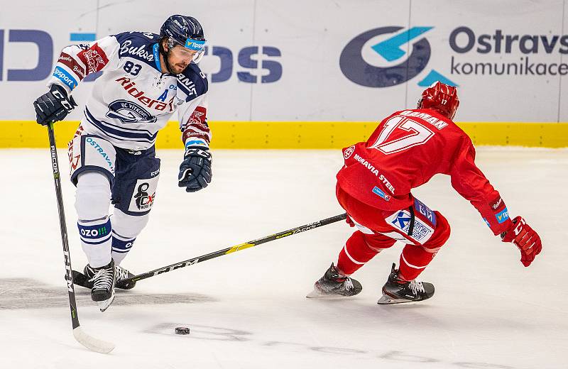 Utkání 33. kola hokejové extraligy: HC Vítkovice Ridera - HC Oceláři Třinec, 17. září 2019 v Ostravě. Zleva Šimon Stránský z Vítkovic a Filip Haman z Třince.