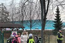 V prostorách zimního stadionu v Ostravě-Porubě došlo k úniku čpavku. Policisté uzavřeli okolní ulice i školu, 31. ledna 2024.