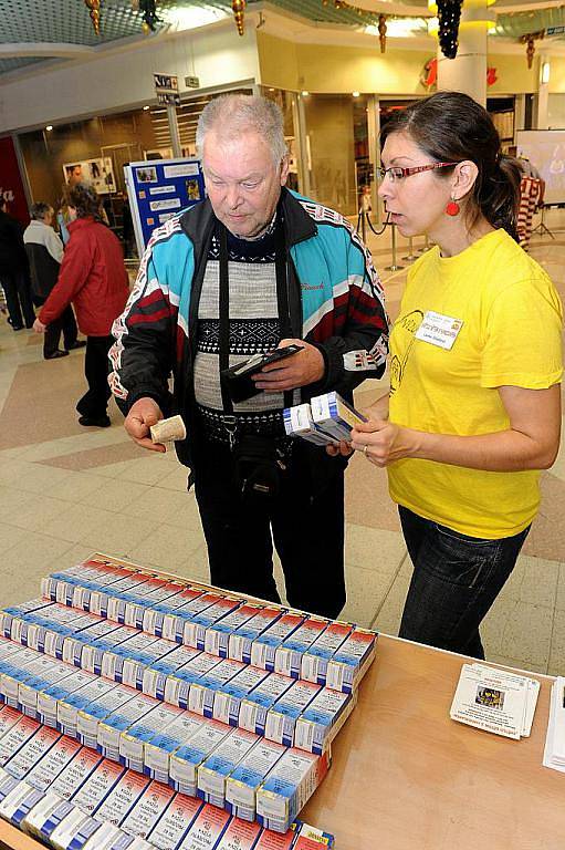 Světlo dětem s handicapem, tato charitativní akce proběhla tuto sobotu v prostorách nákupního centra Tesco v Ostravě – Svinově.