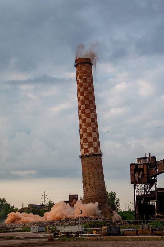 Odstřel ostravského komínu Strakáč, 3.srpna 2019 v Ostravě.