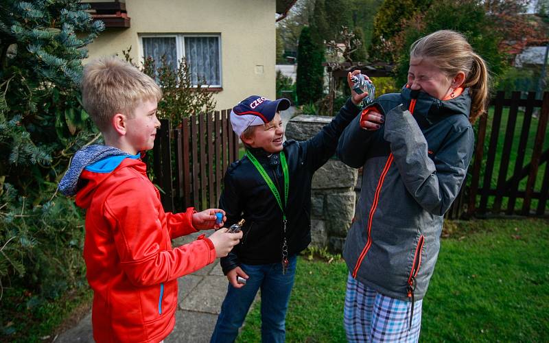 Velikonoce - šmigrustníci v ulicích Ostravy.