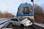 Snímky z místa nehody. Na železničním přejezdu v Ostravě-Třebovicích se střetl rychlík jedoucí z Krnova s osobním automobilem.