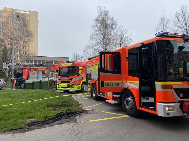 Při požáru výškového domu v Ostravě-Dubině muselo být evakuováno 25 lidí