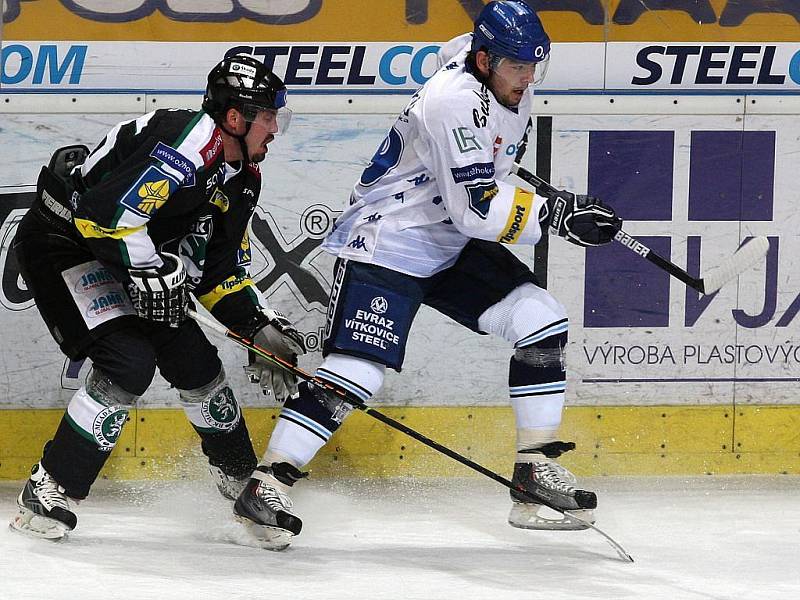 Snímky z utkání HC Vítkovice Steel - BK Mladá Boleslav. Vpravo Szturc Roman.