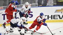 Utkání mistrovství světa hokejistů do 20 let: ČR - USA, 30. prosince 2019 v Ostravě. Na snímku (střed) Alex Turcotte a Adam Raska.