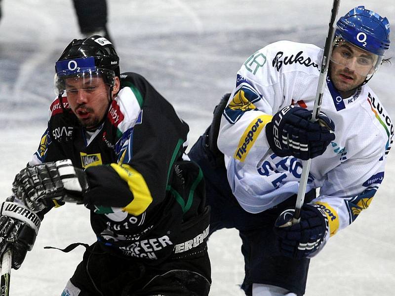 Snímky z utkání HC Vítkovice Steel - BK Mladá Boleslav. Vpravo Yorick Treille.