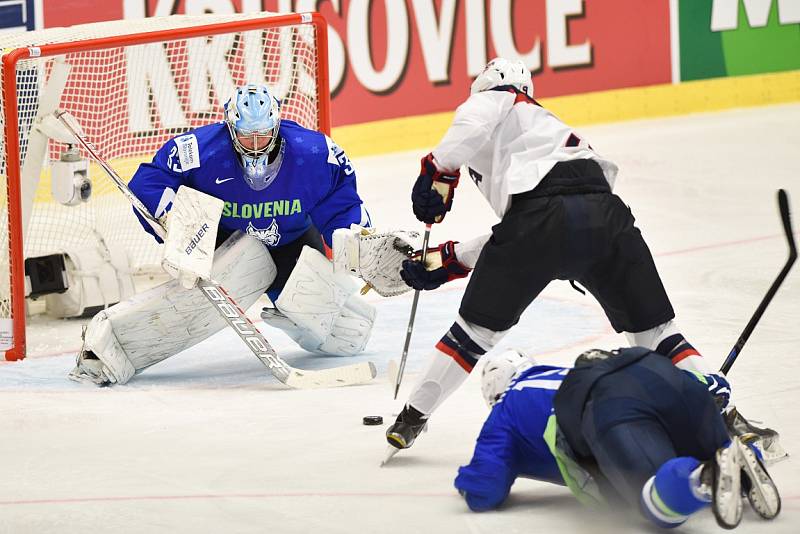 Hokejisté USA porazili na mistrovství světa v Ostravě Slovinsko 3:1.  