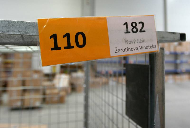 Depo v průmyslové zóně Nad Porubkou v Ostravě-Porubě, odkud Zásilkovna nejen vypravuje, ale také tady přijímá a vydává balíky.