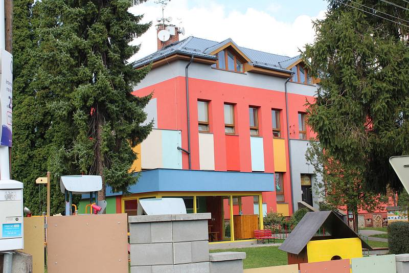 Základní a mateřská škola v Olbramicích.