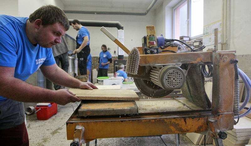 Zkoušky na kamnáře pro nevyučené osoby na Střední škole stavební a dřevozpracující v Ostravě-Zábřehu.