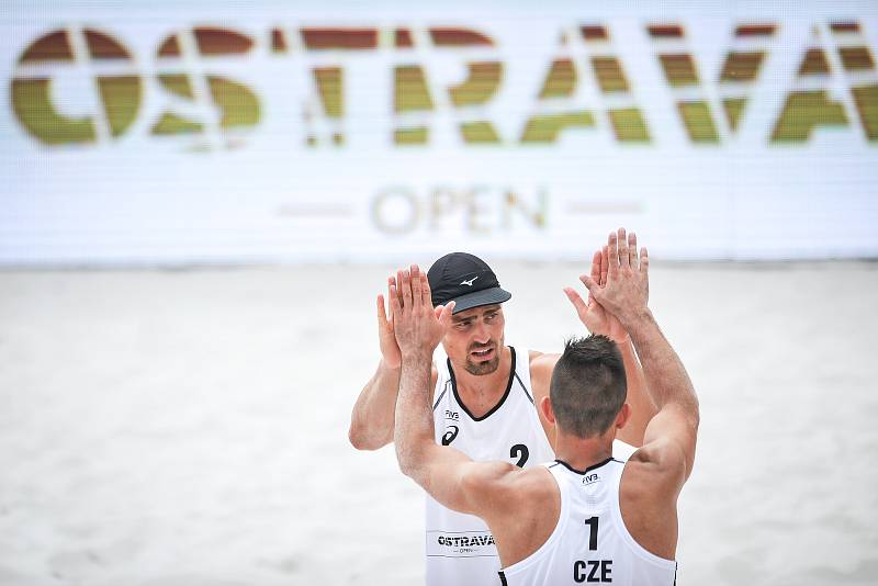 Kvalifikace turnaje Světového okruhu v plážovém volejbalu, 20. června 2018 v Ostravě. Na snímku (dále) Weiss Jindřich a Tichý Martin.
