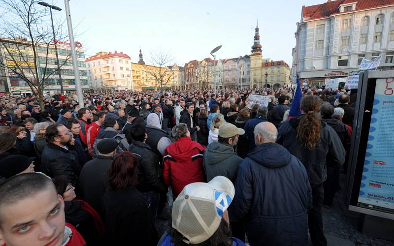 Svůj nesouhlasný názor se současnou politikou přišli vyjádřit i lidé v Ostravě.