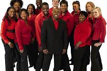 London Community Gospel Choir se svým sbormistrem Bazilem Meadem