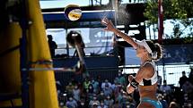 Turnaj Světového okruhu v plážovém volejbalu kategorie 4*, 6. června 2021 v Ostravě. Finálový zápas - Jolana Heidrichová, Anouk Verdeová-Depraová (na snímku) ze Švýcarska vs. Sarah Sponcilová, Kelly Claesová z USA.