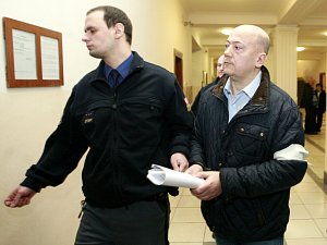 Hlavou tabákového gangu byl podle obžaloby Emil Podhorný (na snímku ze zahájení procesu v prosinci 2014). Středečního vyhlášení rozsudku se na vlastní žádost nezúčastnil. 