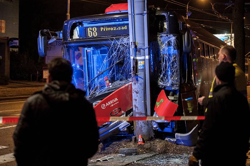 Nehoda autobusu v Ostravě-Přívoze.