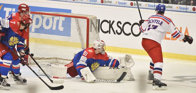 Fanoušci v Ostravě tleskali, byť čeští hokejisté prohráli s Ruskem v druhém z dvojice utkání Euro Hockey Tour 2:4. Ve vzájemných duelech se sbornou si připsali po pěti úspěších za sebou první prohru. 