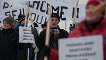 Demonstrace za dostavbu prodloužené Rudné, důležité silnice, která má zrychlit dopravu mezi Ostravou a Opavou, 8. února 2018. Lidé se z tramvajové smyčky společně vydali po Vřesinské ulici a ulici Ke Skalce směrem k nedostavěnému úseku a zpět.