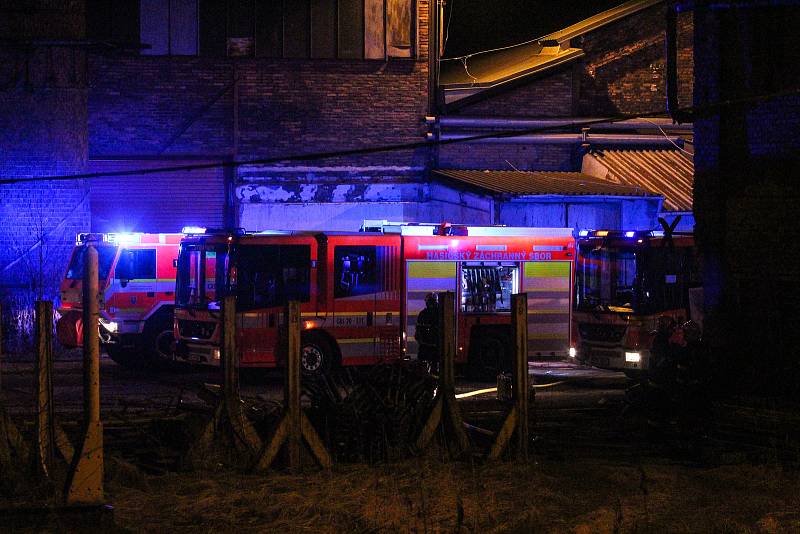 Požár opuštěného areálu ve Svinově, 10. března 2018