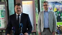 Nový předseda představenstva OKD Roman Sikora. Vpravo, Roman Binder, náměstek ministra financí.