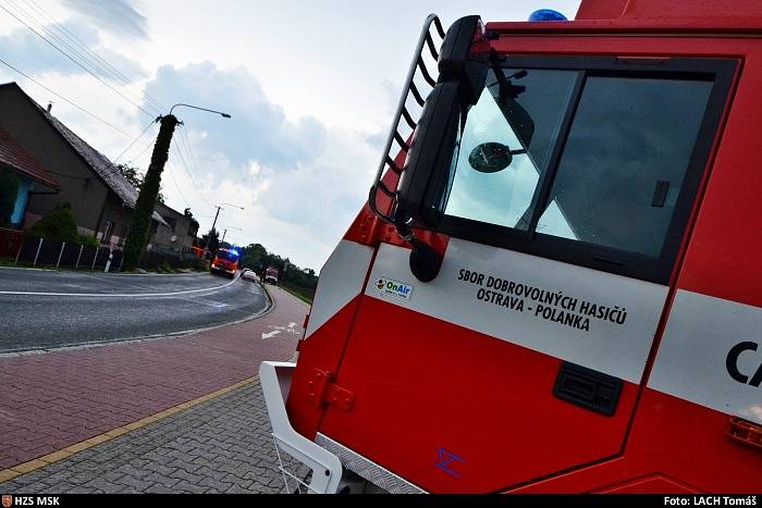 Zásahy moravskoslezských hasičů po pondělní bouřce.