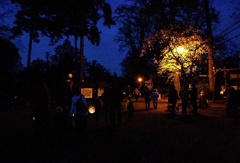 Halloweenský lampionový průvod v ZOO v Ostravě.