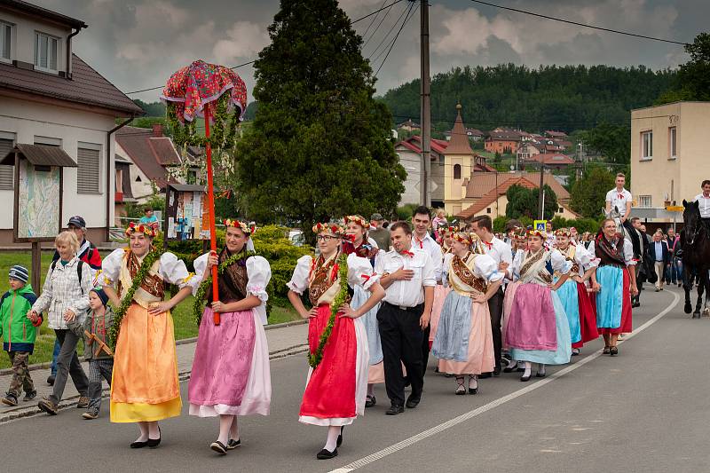 Honění krále. Už 47. ročník této akce hostila v sobotu Lhotka u Ostravy. Lidové veselice se zúčastnilo asi patnáct stovek lidí.