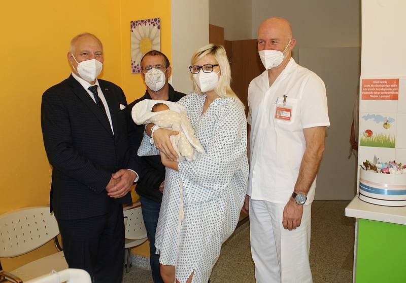 V porodnici Městské nemocnice Ostrava se první dítě letošního roku narodilo 1. ledna v 9.49 hodin.  Kryštof Fasora měl 2860 gramů a 48 centimetrů.