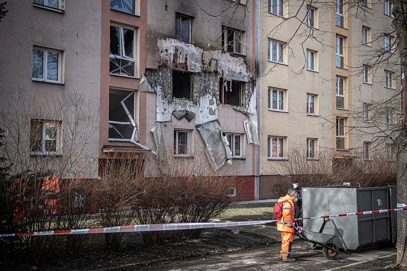 Panelový dům na ulici Provaznická den po explozi, 25. února 2021 v Ostravě.