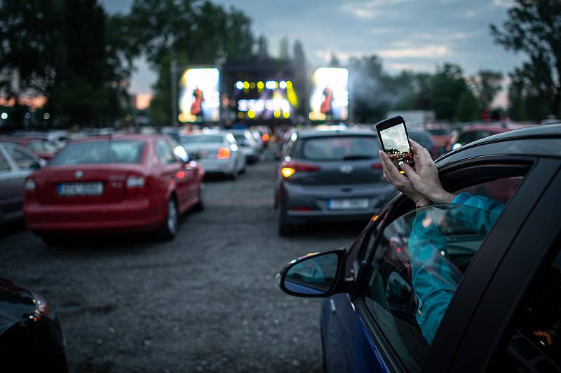 Kapela Mirai uspořádala první největší živý autokoncert v České Republice který se uskutečnil v Dolní Oblasti Vítkovic, 15. května 2020 v Ostravě. Organizátoři uvedli že celková kapacita 500 aut byla vyprodána.