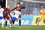 Utkání 20. kola první fotbalové ligy: Baník Ostrava - Sparta Praha, 14. prosince 2019 v Ostravě. Na snímku (střed) Dame Diop a Adam Hložek.