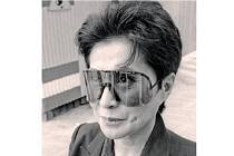 Yoko Ono zachycena objektivem Wolfganga Trägera.