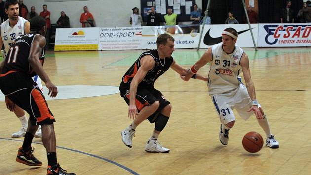 Z basketbalového zápasu Mattoni NBL, kdy se utkaly týmy NH Ostrava a  Geofin Nový Jičín.
