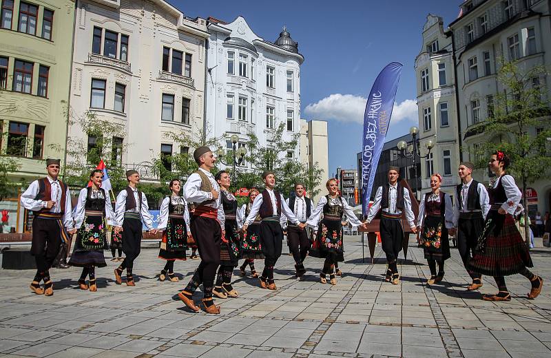 XXI. ročník mezinárodního festivalu městských folklorních souborů odstartoval v pondělí 13. srpna v Ostravě.