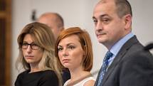 Zastupitelé Ostravy volili na ustavujícím zasedání 7. listopadu 2018 nové vedení města. Na snímku (zleva) Kateřina Šebestová (ANO), Zuzana Bajgarová (ANO) a Radim Babinec (ANO).
