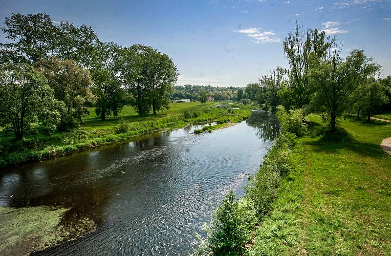 Řeka Ostravice v centru Ostravy. Ilustrační foto.